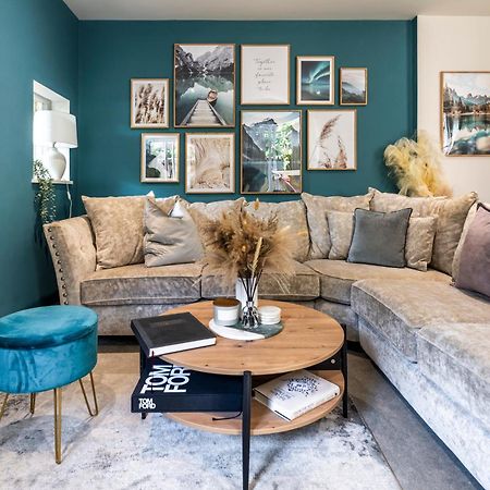 Spring Mount Huge Luxury Full Apartment- Harrogate Centre-Two Extremely Comfy Kingsize Bedrooms-Fully Equipped Modern Kitchen-Cosy Living Room With Huge Tv 外观 照片