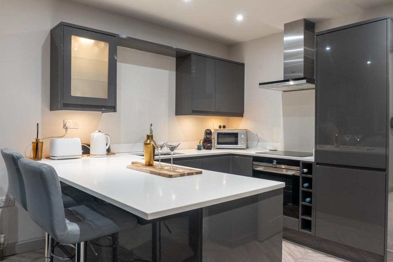 Spring Mount Huge Luxury Full Apartment- Harrogate Centre-Two Extremely Comfy Kingsize Bedrooms-Fully Equipped Modern Kitchen-Cosy Living Room With Huge Tv 外观 照片