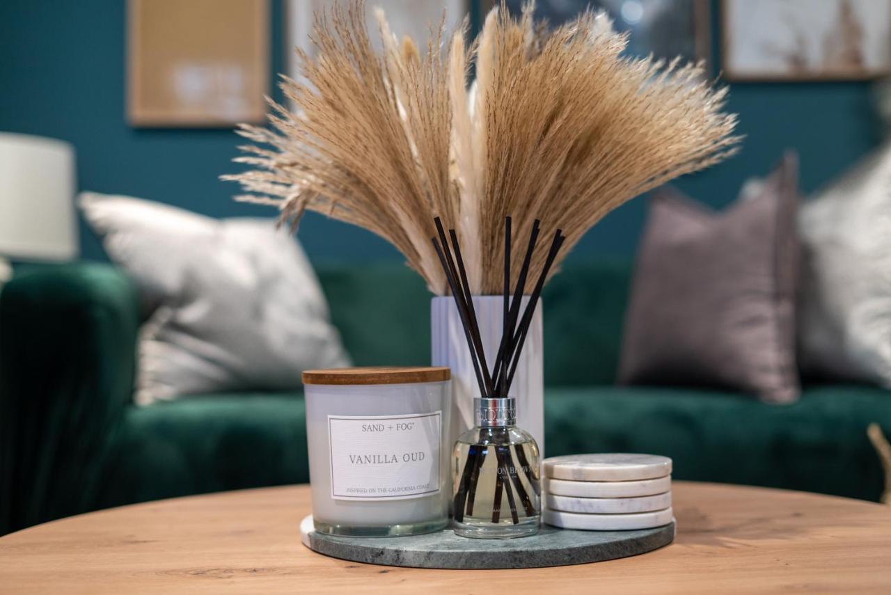 Spring Mount Huge Luxury Full Apartment- Harrogate Centre-Two Extremely Comfy Kingsize Bedrooms-Fully Equipped Modern Kitchen-Cosy Living Room With Huge Tv 外观 照片