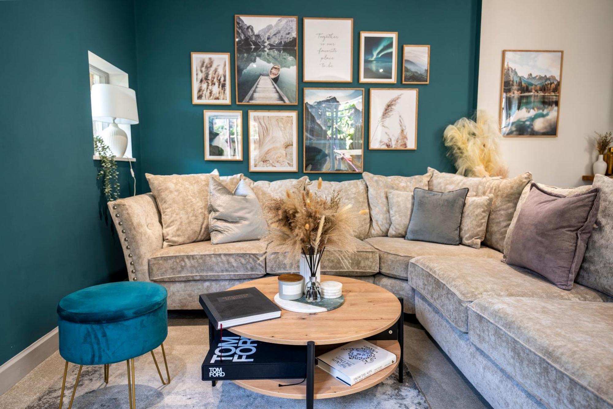 Spring Mount Huge Luxury Full Apartment- Harrogate Centre-Two Extremely Comfy Kingsize Bedrooms-Fully Equipped Modern Kitchen-Cosy Living Room With Huge Tv 外观 照片